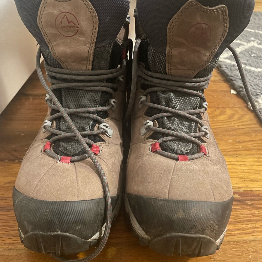 Like New Sportiva hiking boots